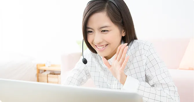 オンラインレッスンを受ける女性